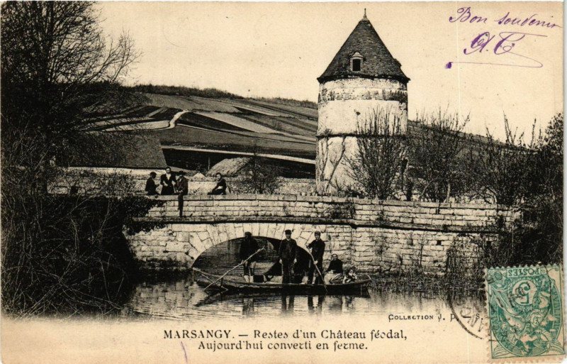Carte postale ancienne Marsangy - Restes d'un Chateau feodal Aujord'hui converti en à Marsangy