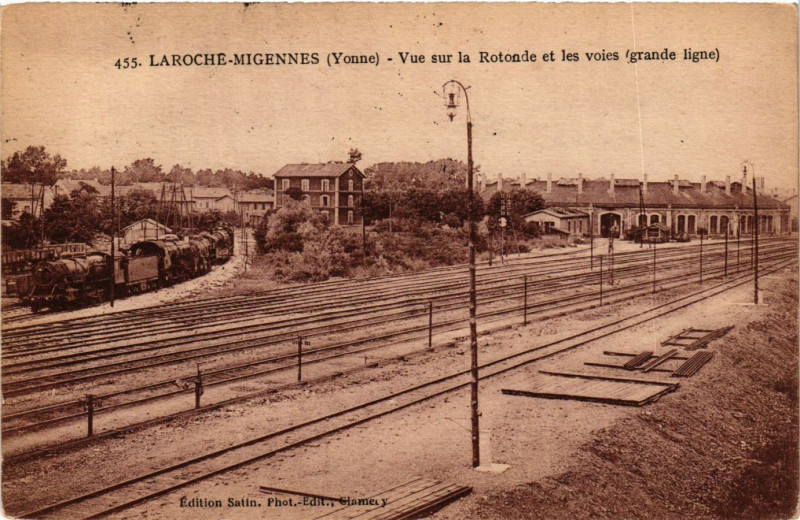 Carte postale ancienne Laroche - Migennes - Vue sur la Rotonde et les voies à Migennes