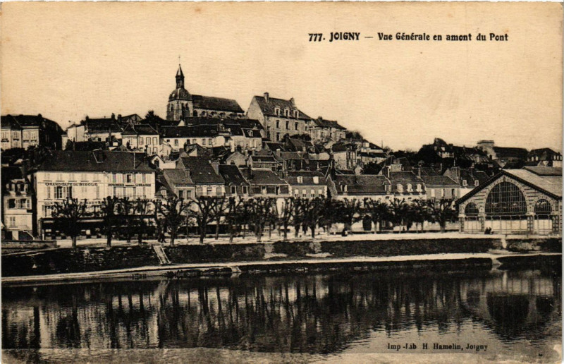 Carte postale ancienne Joigny - Vue générale en amont du Pont à Joigny
