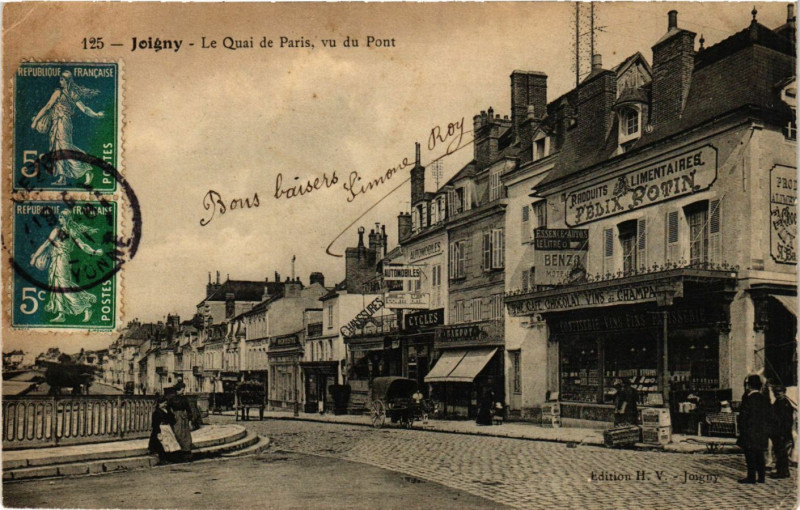 Carte postale ancienne Joigny - Le Quai de Paris vu du Pont à Joigny