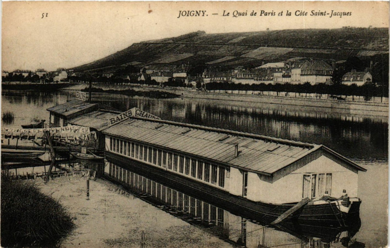 Carte postale ancienne Joigny - Le Quai de Paris et la Cote Saint-Jacques à Joigny
