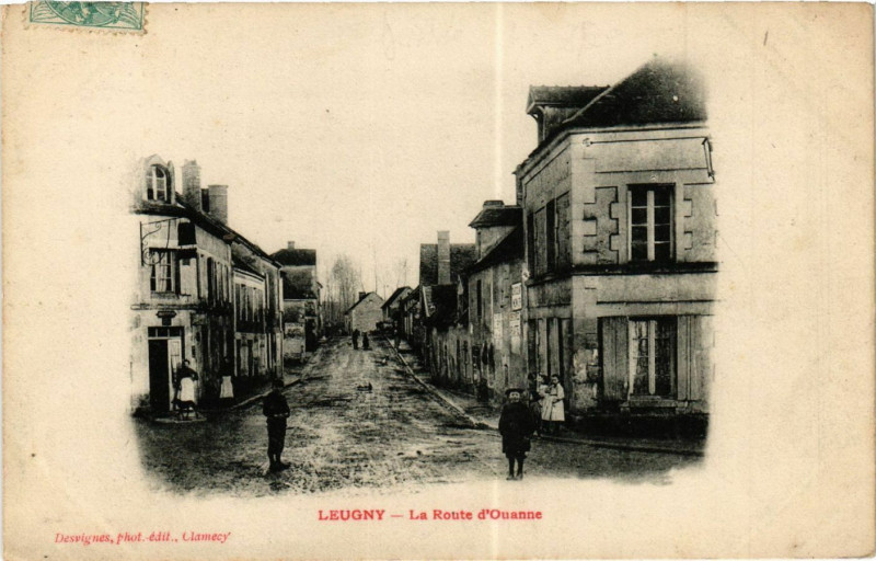Carte postale ancienne Leugny - La Route d'Ouanne à Leugny