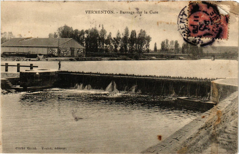 Carte postale ancienne Vermenton - Barrage sur la Cure à Vermenton