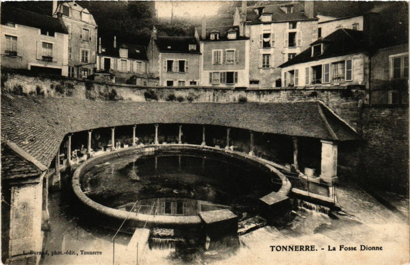 Carte postale ancienne Tonnerre - La Fosse Dionne à Tonnerre
