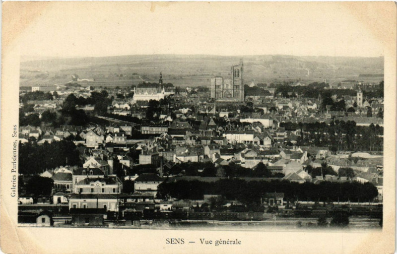 Carte postale ancienne Sens - Vue générale à Sens