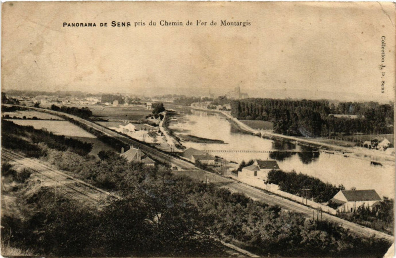 Carte postale ancienne Panorama de Sens pris du Chemin de Fer de Montargis à Sens