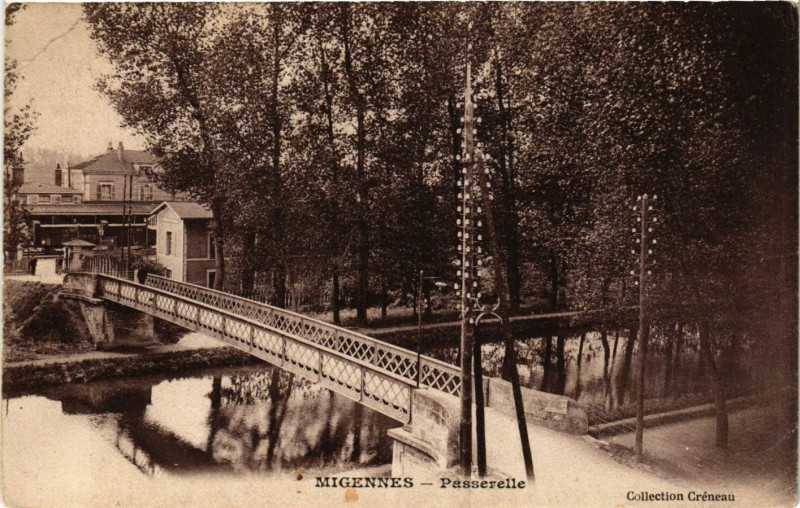 Carte postale ancienne Migennes - Passerelle à Migennes