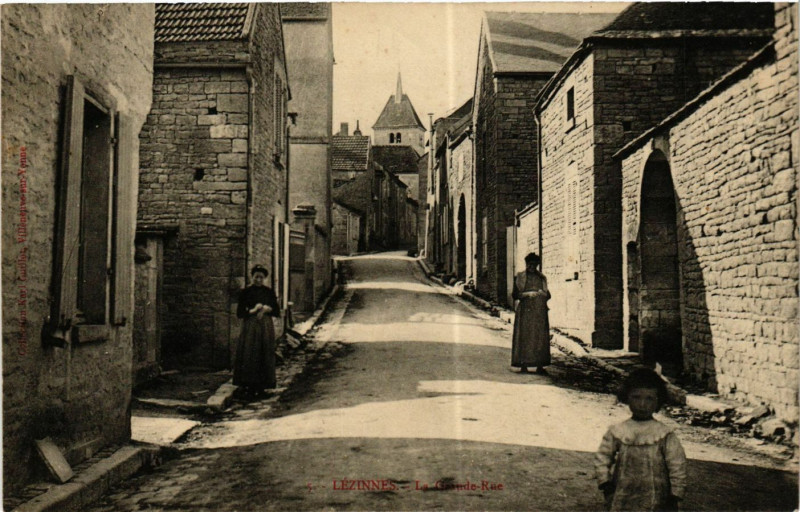 Carte postale ancienne Lezinnes - La Grande-Rue à Lézinnes