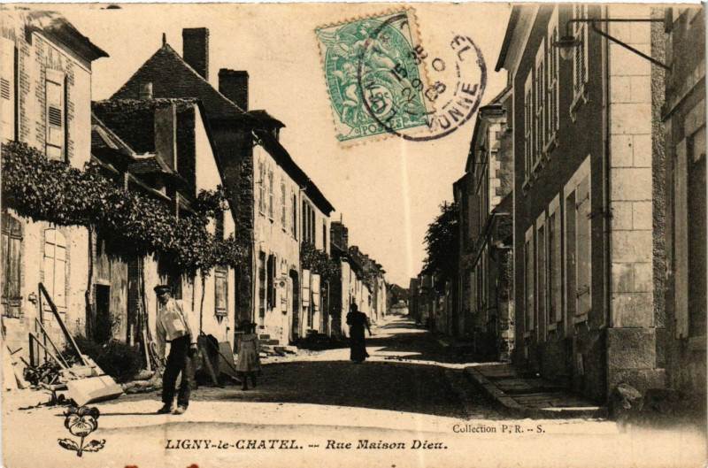 Carte postale ancienne Ligny-le-Chatel - Rue Maison Dieu à Ligny-le-Châtel