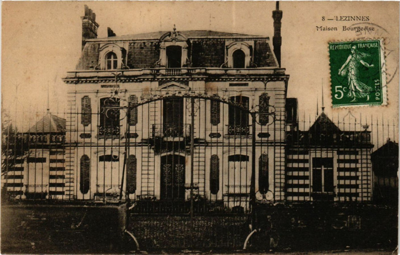 Carte postale ancienne Lezinnes - Maison Bourgeoise à Lézinnes