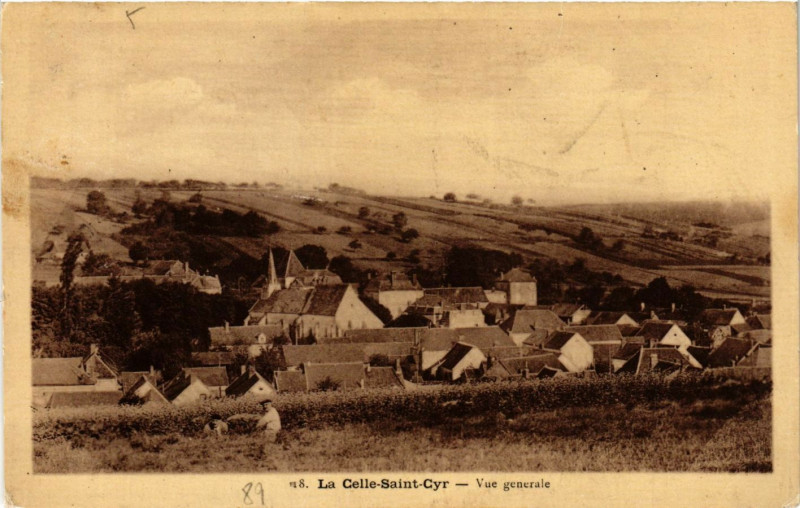 Carte postale ancienne La Celle Saint-Cyr - Vue générale à La Celle-Saint-Cyr