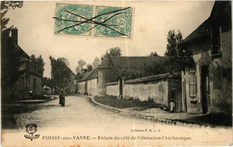 Carte postale ancienne Foissy-sur-Vanne - Entrée du cote de Villeneuve-l'Archeveque à Foissy-sur-Vanne