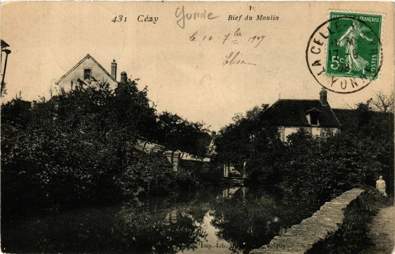 Carte postale ancienne Cezy - Bief du Moulin à Cézy