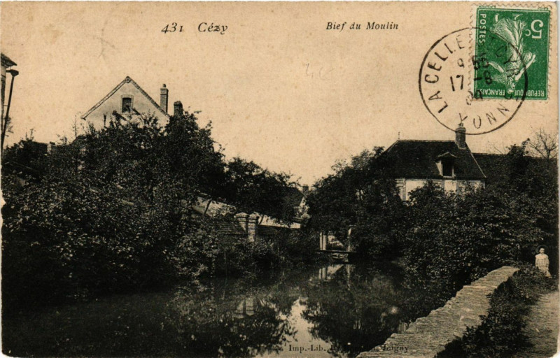 Carte postale ancienne Cezy - Bief du Moulin à Cézy