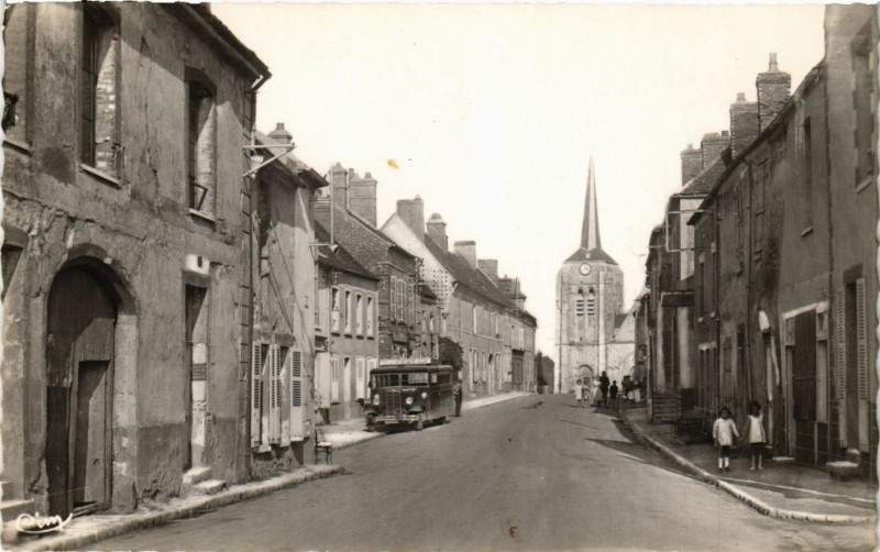 Carte postale ancienne Cheroy - Rue de l'Hotel-de-Ville à Chéroy