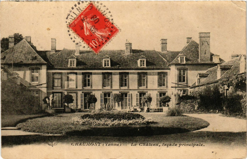 Carte postale ancienne Chaumont - Le Chateau facade principale à Chaumont