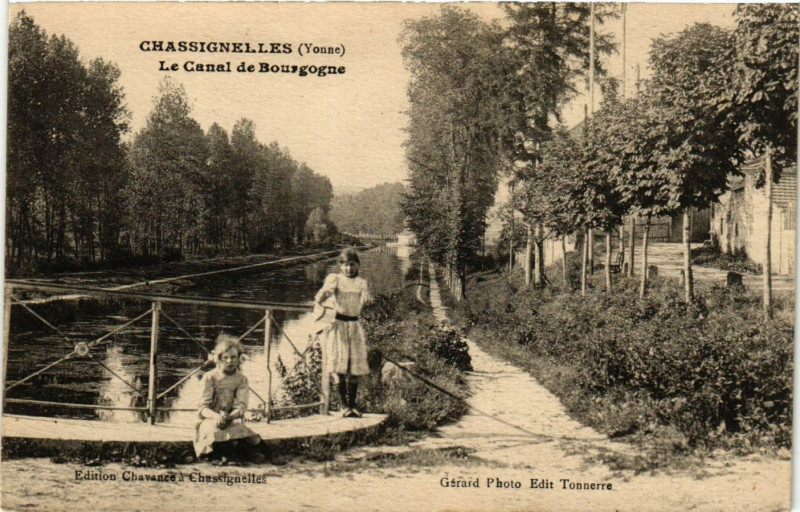 Carte postale ancienne Chassignelles - Le Canal de Bourgogne à Chassignelles