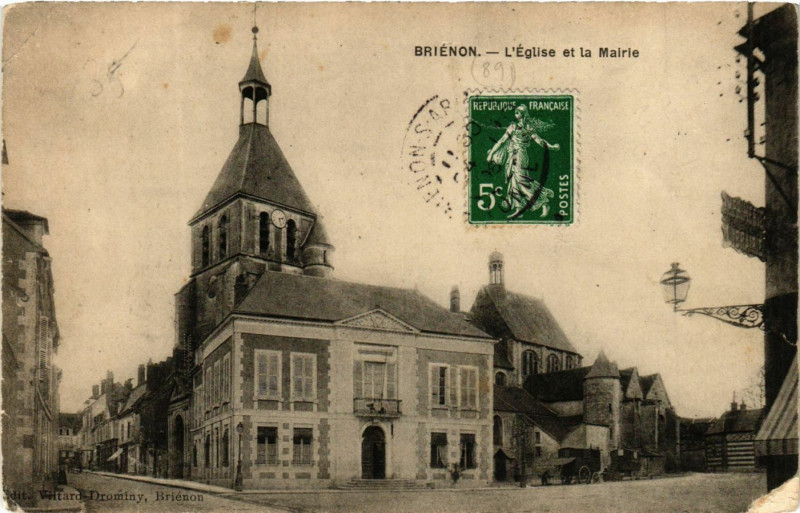 Carte postale ancienne Brienon - L'Eglise et la Mairie