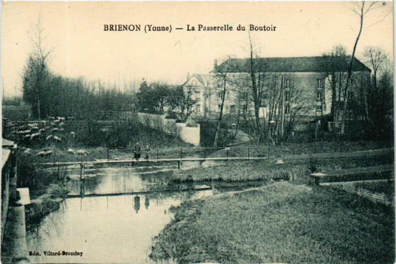 Carte postale ancienne Brienon - La Passerelle du Boutoir