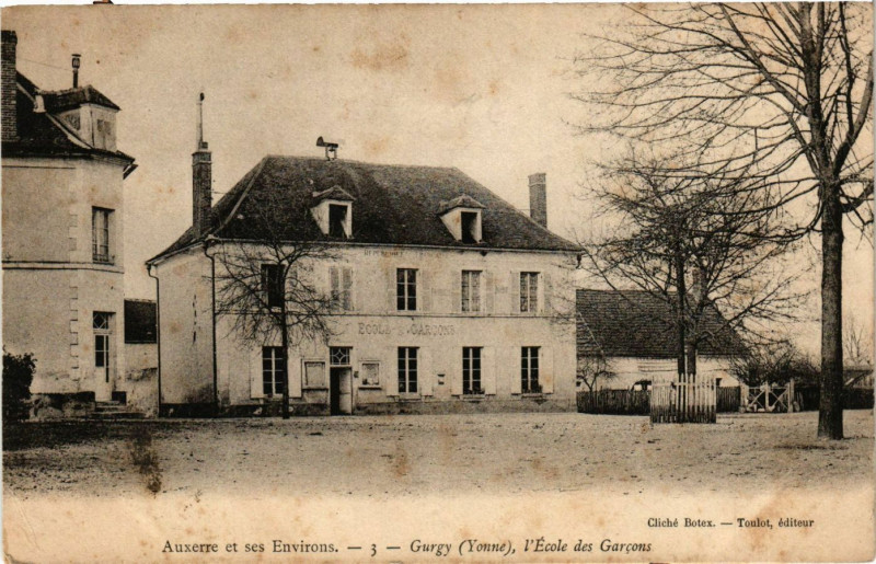 Carte postale ancienne Auxerre et ses Env. - Gurgy - l'Ecole des Garcons à Auxerre