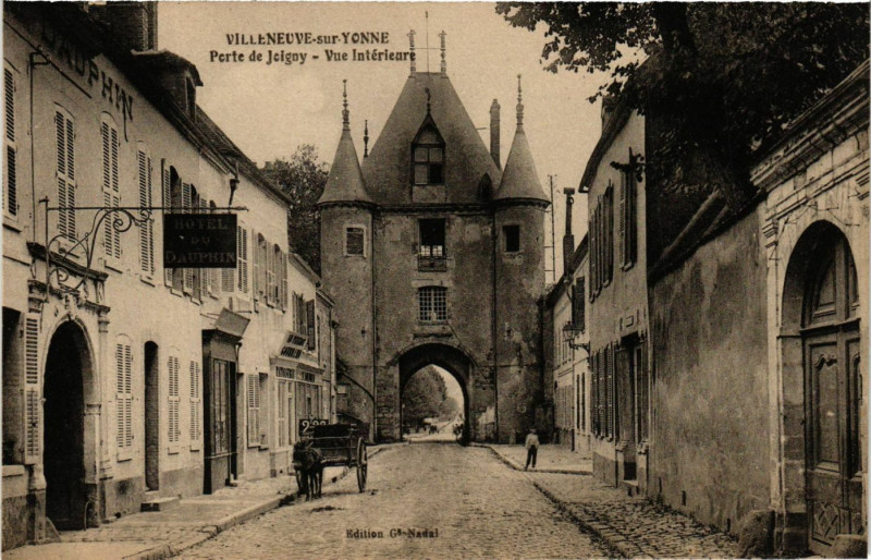 Carte postale ancienne Villeneuve-sur-Yonne - Porte de Jeigny - Vue Int. à Villeneuve-sur-Yonne