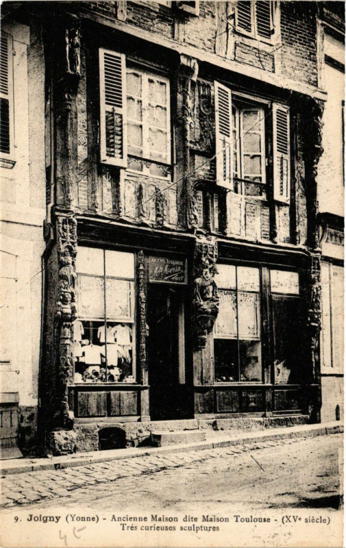 Carte postale ancienne Joigny - Ancienne Maison dite Maison Toulouse (Xv s.) - Tres à Joigny