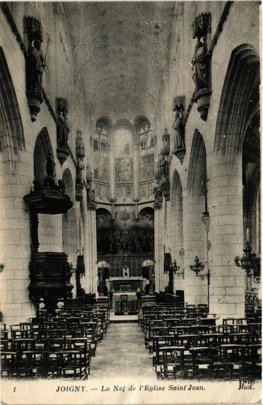 Carte postale ancienne Joigny - La Nef de l'Eglise Saint-Jean à Joigny