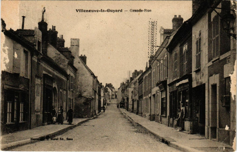 Carte postale ancienne Villeneuve-la-Guyard - Grande-Rue à Villeneuve-la-Guyard