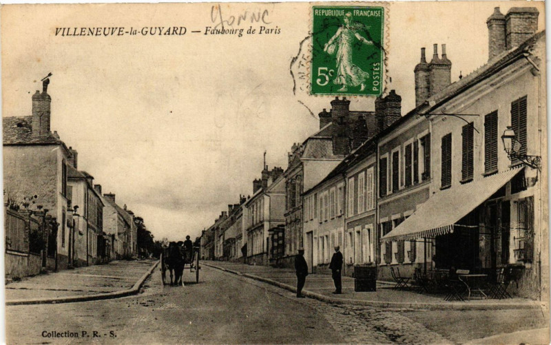 Carte postale ancienne Villeneuve-la-Guyard - Faubourg de Paris à Villeneuve-la-Guyard