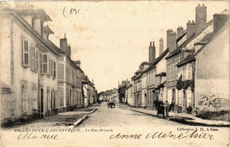 Carte postale ancienne Villeneuve-l'Archeveque - La Rue Breard à Villeneuve-l'Archevêque