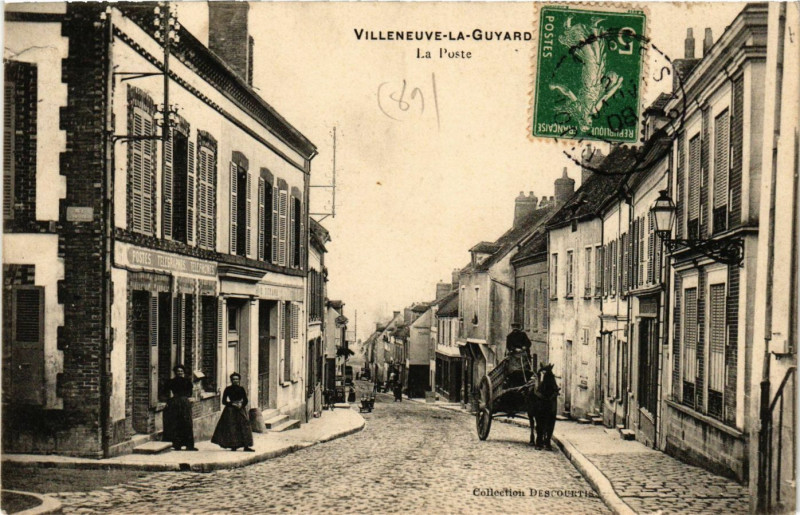 Carte postale ancienne Villeneuve-la-Guyard - La Poste à Villeneuve-la-Guyard