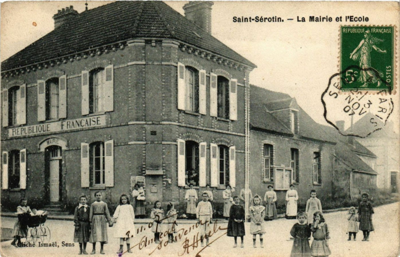 Carte postale ancienne Saint-Serotin - La Mairie et l'Ecole à Saint-Sérotin