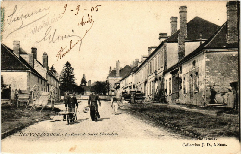 Carte postale ancienne Neuvy-Sautour - La Route de Saint-Florentin à Neuvy-Sautour