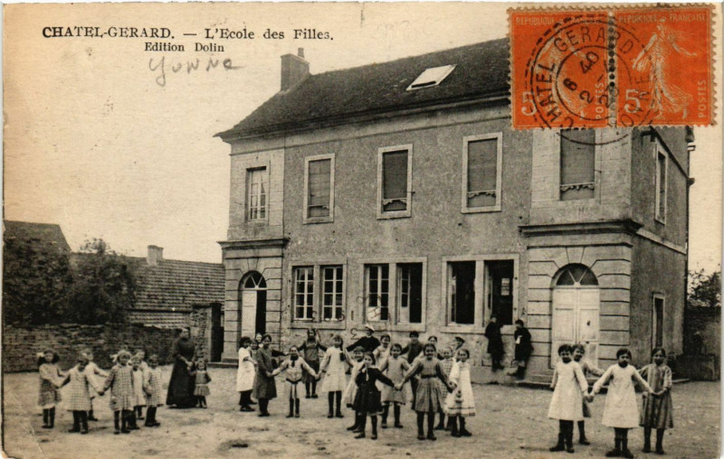Carte postale ancienne Chatel-Gerard - L'Ecole des Filles - Edition Dolin à Châtel-Gérard