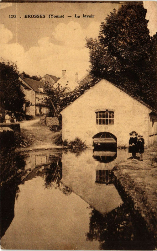 Carte postale ancienne Brosses - Le lavoir à Brosses
