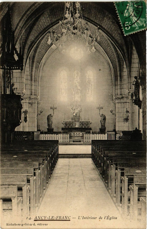 Carte postale ancienne Ancy-le-Franc - L'Int. de l'Eglise à Ancy-le-Franc