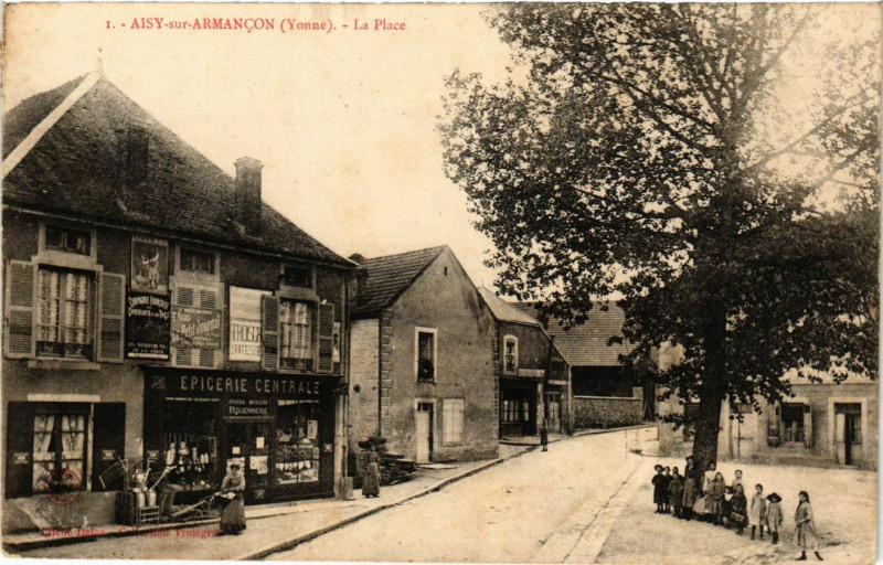 Carte postale ancienne Aisy-sur-Armancon - La Place à Aisy-sur-Armançon