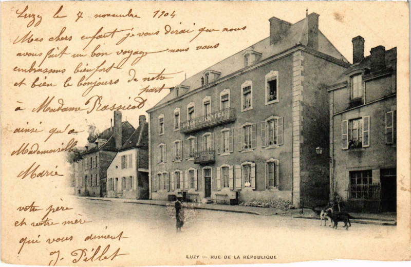 Carte postale ancienne Rue de la Republique Nievre
