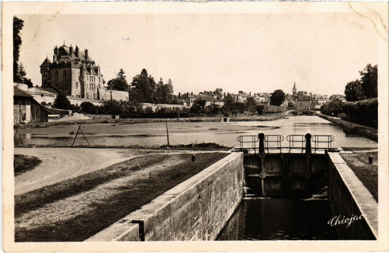 Carte postale ancienne Chatillon-en-Bazois Gare du Canal Nievre à Châtillon-en-Bazois