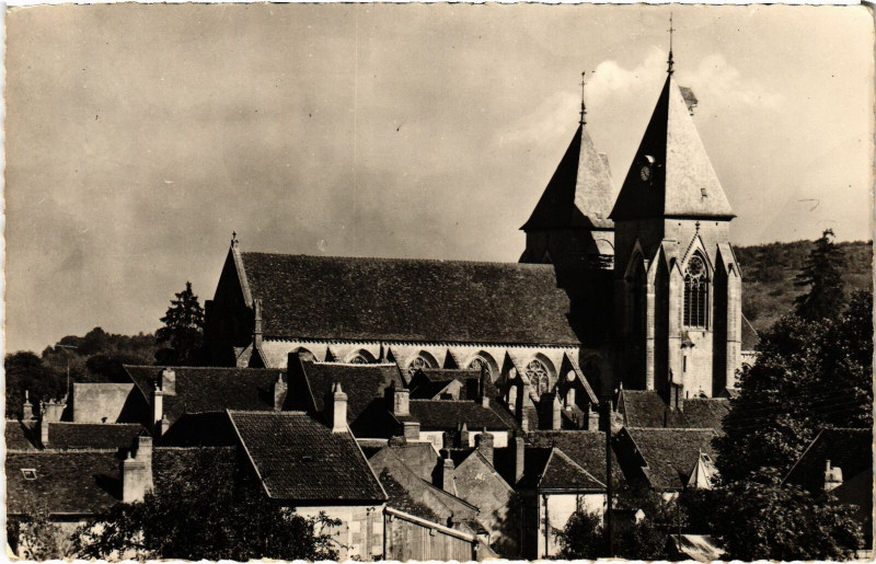 Carte postale ancienne Varzy L'Eglise Nievre à Varzy