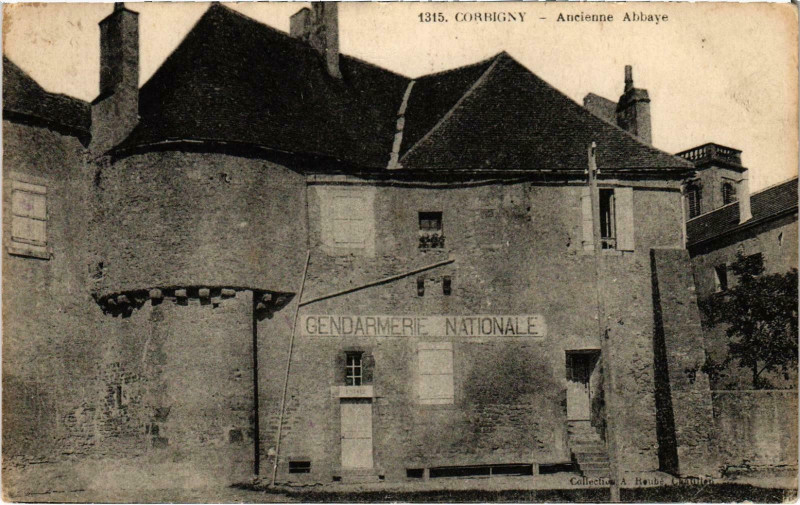 Carte postale ancienne Corbigny Ancienne Abbaye Nievre à Corbigny
