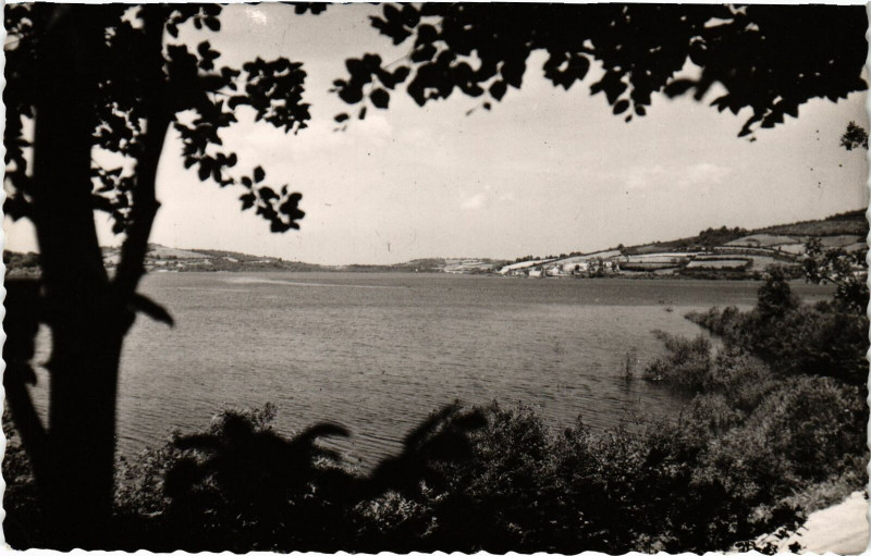 Carte postale ancienne Barreage de Pannesiere Chaumart Nievre