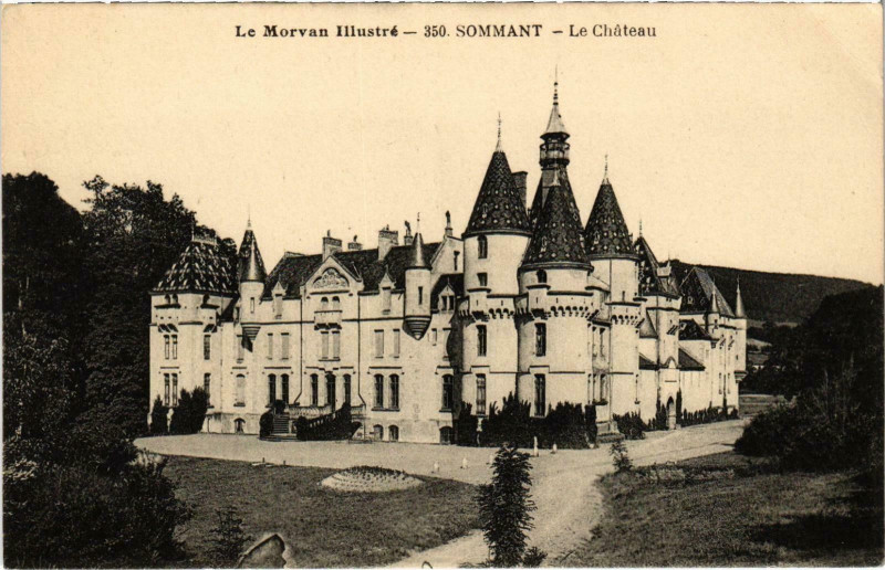Carte postale ancienne Le Morvan Illustré Sommant Le Chateau Nievre