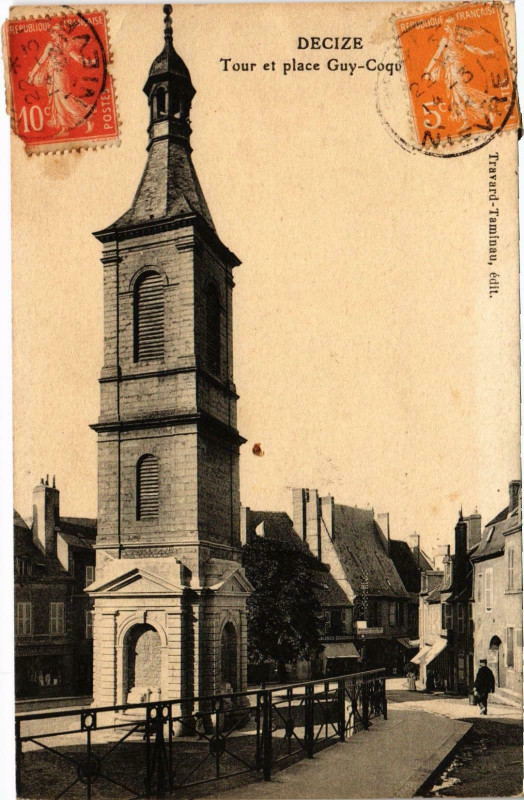 Carte postale ancienne Decize Tour et place Nievre à Decize