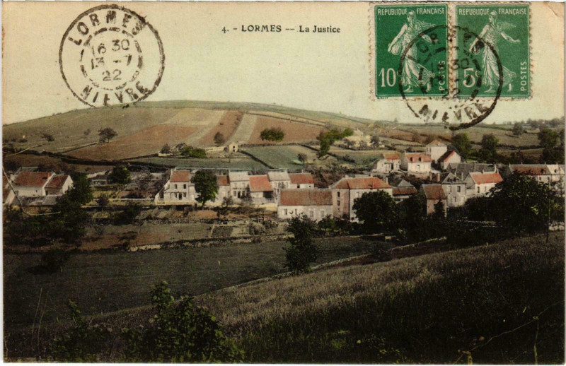 Carte postale ancienne Lormes La Justice Nievre à Lormes
