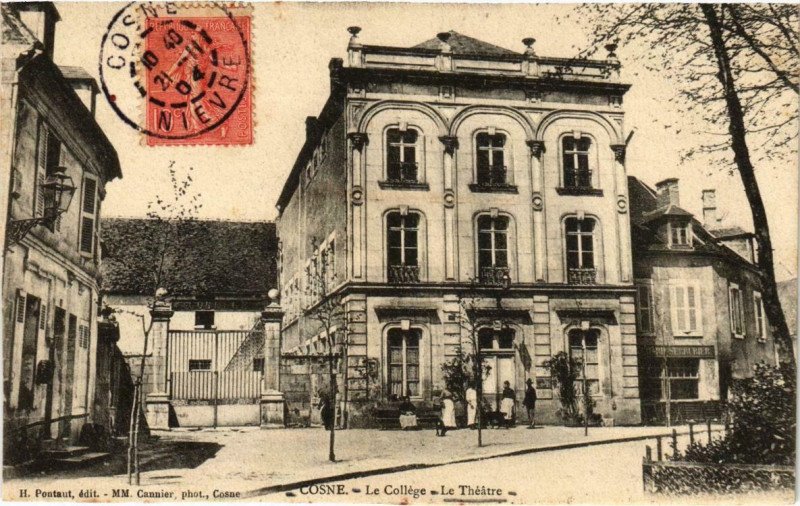 Carte postale ancienne Cosne - Le College Le Theatre