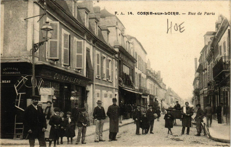 Carte postale ancienne Cosne-sur-Loire Rue de Paris