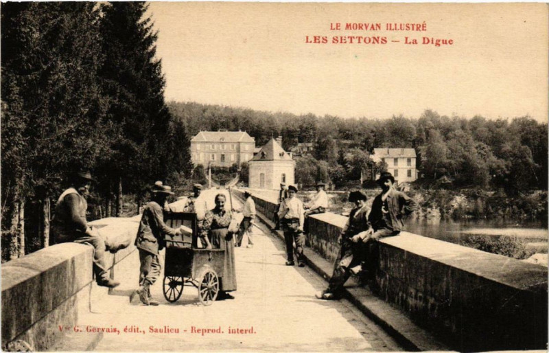 Carte postale ancienne Le Morvan Illustre. Les Settons La Digue
