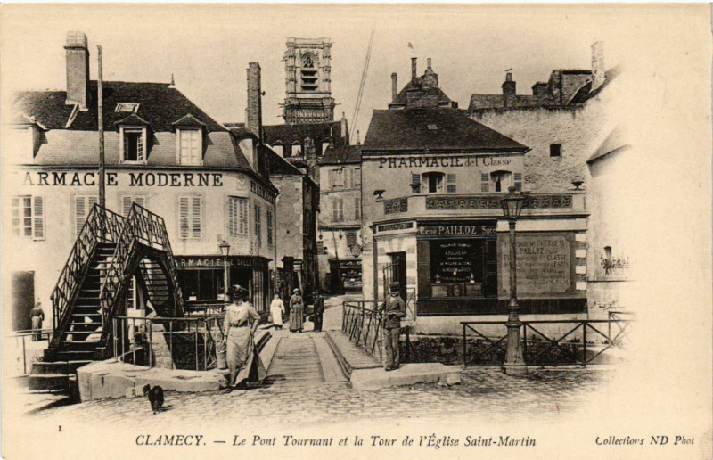Carte postale ancienne Clamecy - Le Pont Tournant et la Tour de l'Eglise Saint-Martin à Clamecy