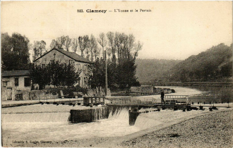 Carte postale ancienne Clamecy - L'Yonne et le Pertuis à Clamecy